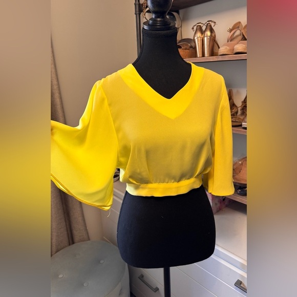 Yellow Women's Top،In unworn condition - Picture 2 of 4